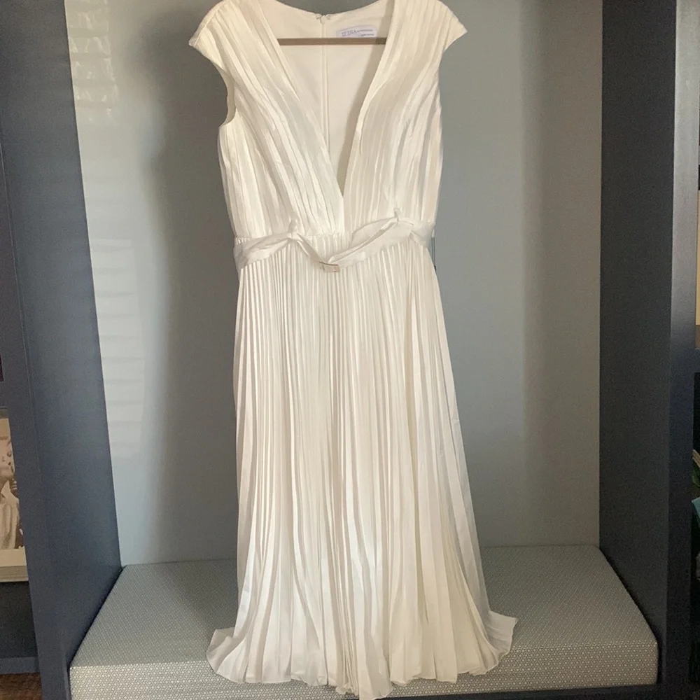 Max Duggal IEENA Pleated Cap Sleeve Satin Midi Gown White Size 10 NWT - Picture 4 of 12